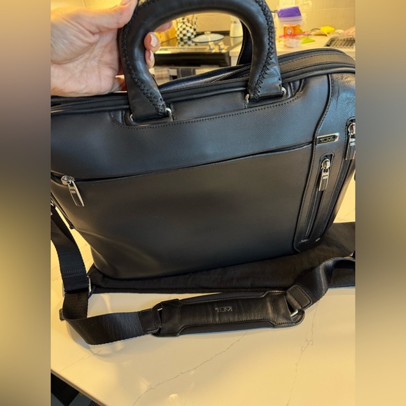 Tumi Narita Slim Black Briefcase - Picture 3 of 14
